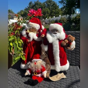 3 SANTA DISPLAY FIGURINES🎅🏻